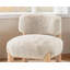Chaise d'appoint contemporaine avec revêtement en fourrure moelleuse pour un confort élégant et une intégration polyvalente.-671122176