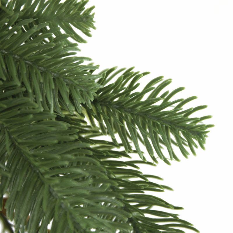 Couronne d'eucalyptus vert réaliste pour des décorations à l'année et des décorations des Fêtes