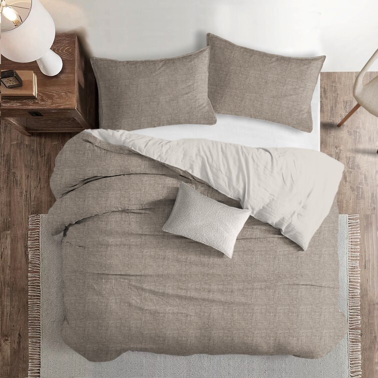 Lynnin Terra Cotta 18x18 Square Pillow Latitude Run Size: 24 H x 24 W