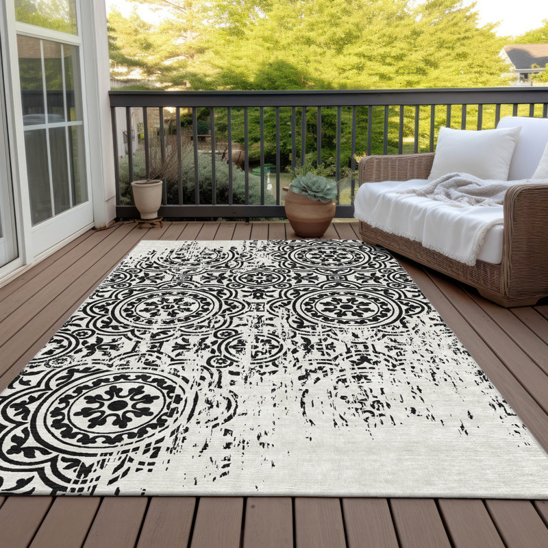 Lamanna Washable Oriental Indoor / Outdoor Rug, Rectangle 5' x 7'6"