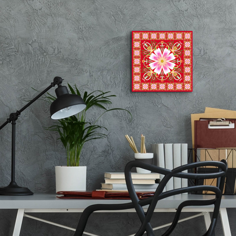  «Flower Medallion» par Elizabeth Caldwell, art mural en verre acrylique, 12 po x 12 po