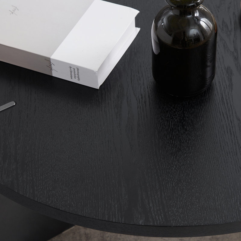 Table basse ronde avec trois pieds en métal, Noir
