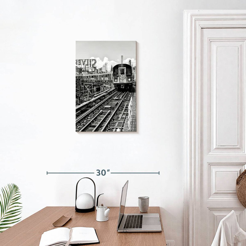 Mehar Line 7 Queens, 24" H x 16" W