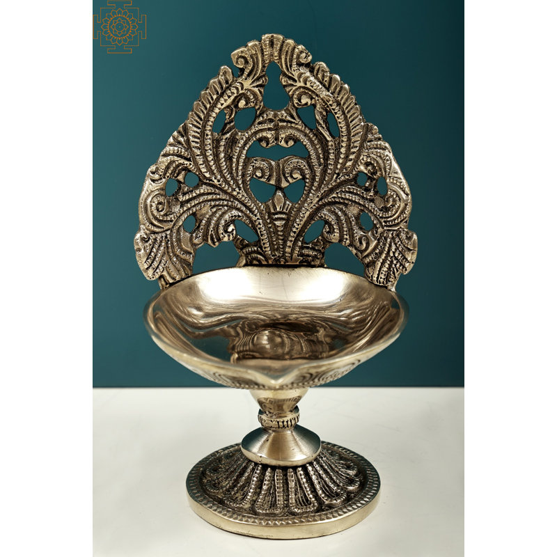 Lampe décorative en laiton faite à la main 6 po Diya - Décoration artistique inspirée de Hoysala pour l'autel, la méditation et l'élégant décor intérieur