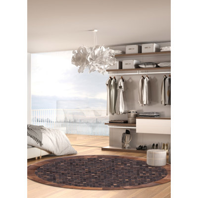Tapis brun en cuir de vache patchwork 6 pi 6 po x 6 pi 6 po