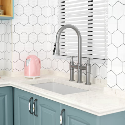 Robinet de cuisine Bridge avec tuyau rétractable 24 po et pulvérisateur à 3 fonctions