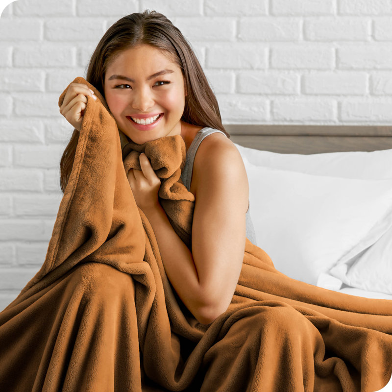 Sienna Twin/Twin XL Microfleece Ultra-Soft Reversible Throw Blanket