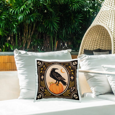 Coussin d'extérieur imprimé Spooky Season Black Crow par Janelle Penner