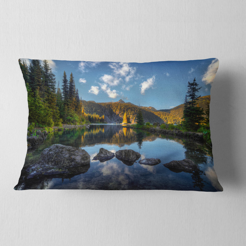 Coussin lombaire Landscape Mountain Lake entouré d'arbres