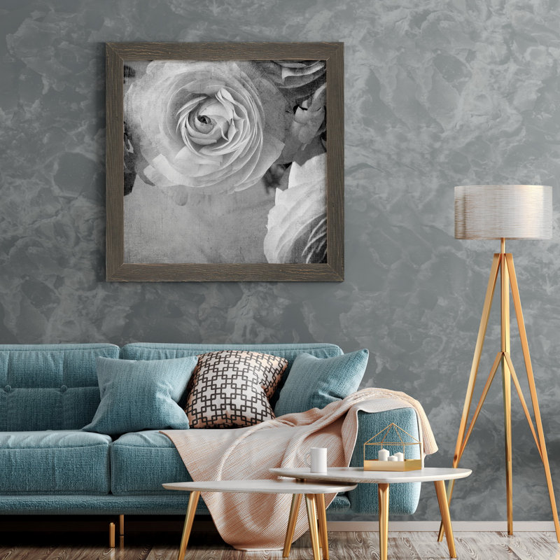 Renoncule foncé IV - cadre photo, H 21 po x l 21 po x P 1 po, Toile avec cadre gris, Pas de tapis
