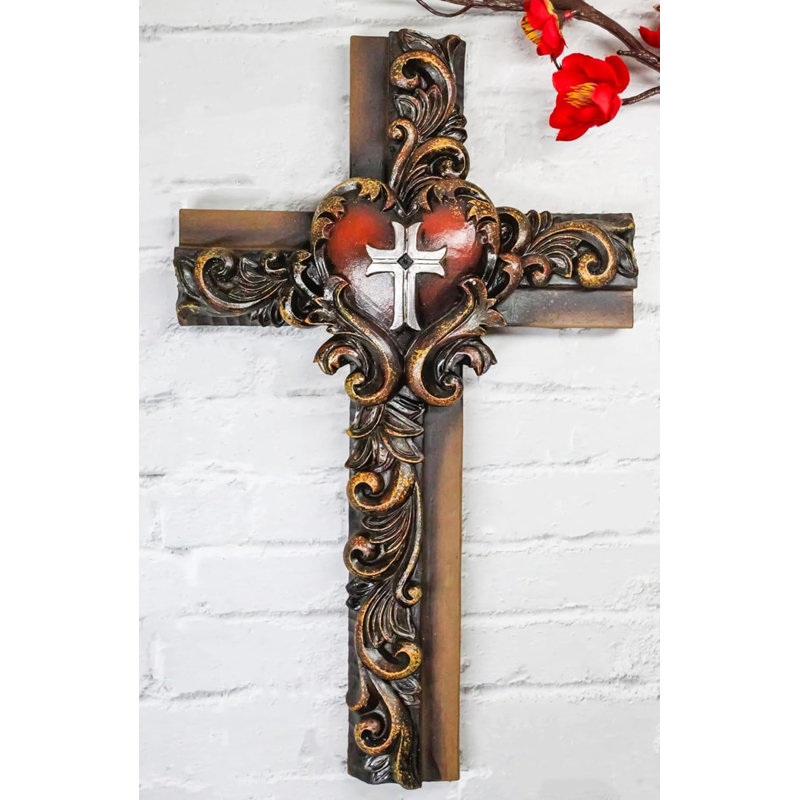 Rustique sculpté à volutes florales sculptées avec croix murale multicolore cœur rouge
