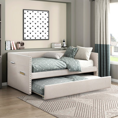 Lit de jour moderne avec lit gigogne escamotable et poches latérales avec garniture cloutée et mobilier de chambre à coucher 1 pièce