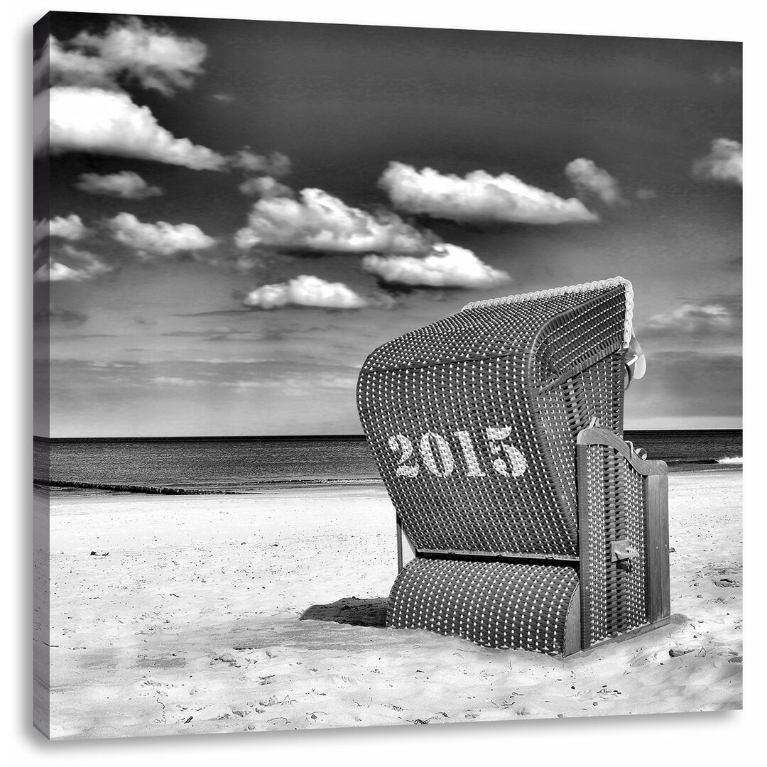 Leinwandbild Roter Strandkorb an der Nordsee