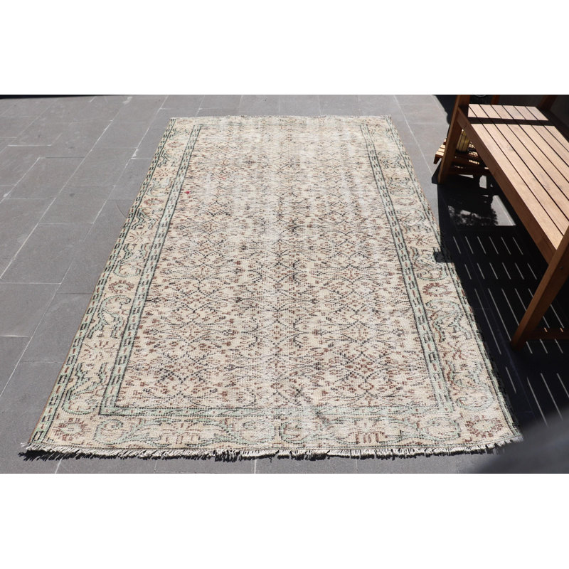 Tapis turc vintage en laine tissé à la main dans un style bohémien avec des tons neutres pour un décor de plancher antique