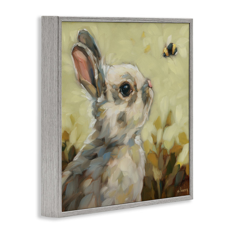 «Bunny Eyeing Bumble Bee», art de la giclée encadrée par Andrea Lavery, H 12 po x l 12 po, Estampe numérique Farmhouse