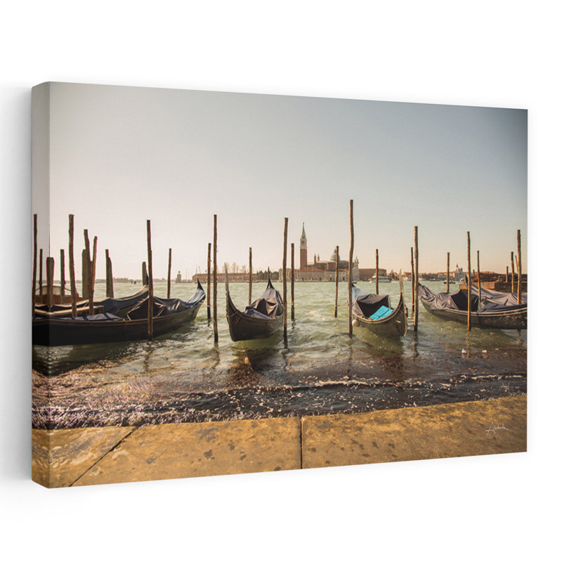 Venice Gondolas, H 24 po x l 16 po