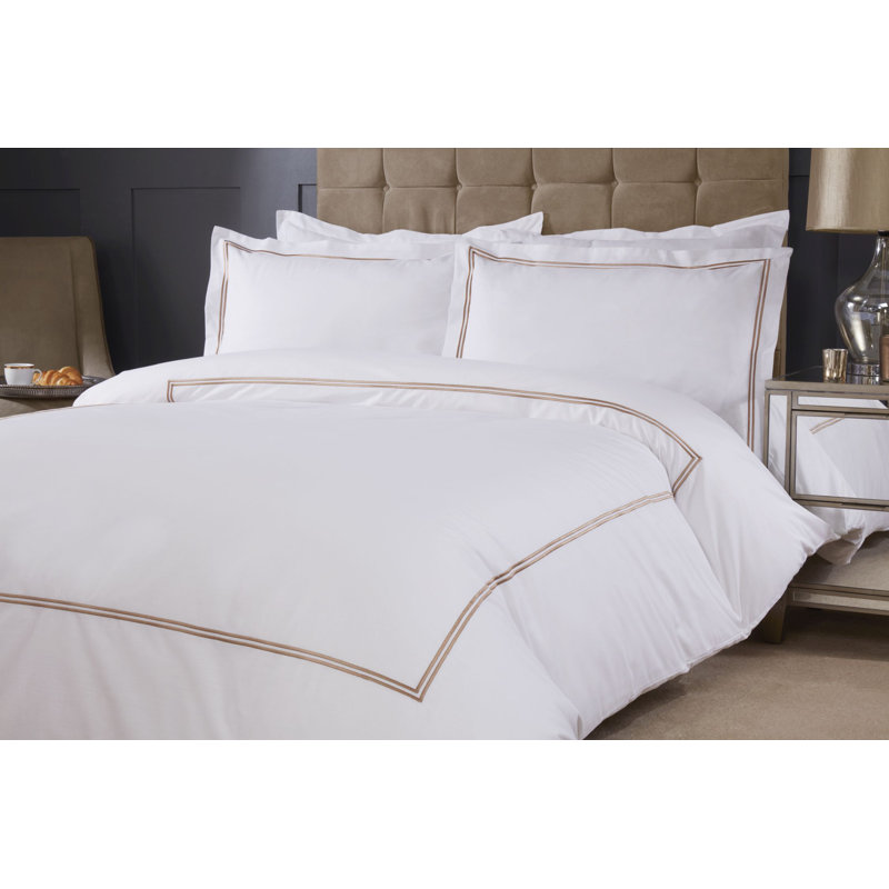 Ervin Linen Geometric Shapes Duvet Cover Set with Pillow Shams Included, Super King - 2 Standard Pillowcases, White/Gold