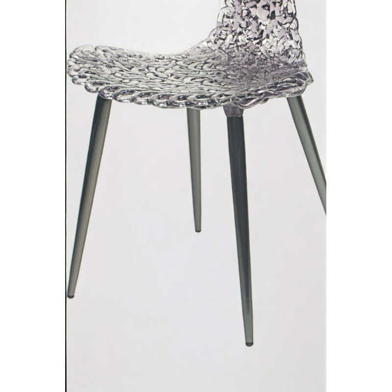 Innovative Chair – Fluid Design With Lighting Reflections And Bold Color Options