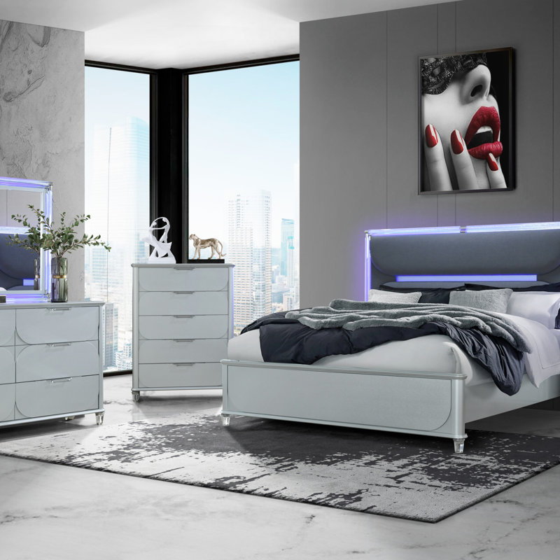 LAURA SILVER DRESSER (Commode)