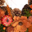 Couronne d'automne avec fleurs orange et courges en forme de pomme de pin 13,25 pouces