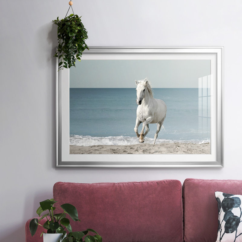 Camargue Beach Horse encadré sur papier, Argent, H 27 po x l 39 po x P 1,5 po