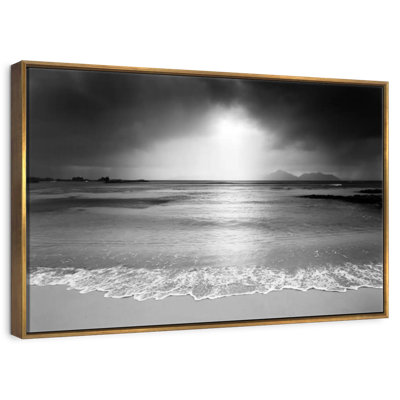 Plage noire et blanche