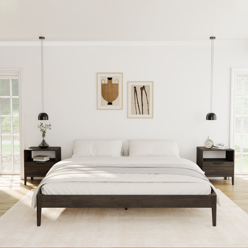 Base de lit plateforme en bois massif Camacia de Camila Modern, Très grand lit, Moka
