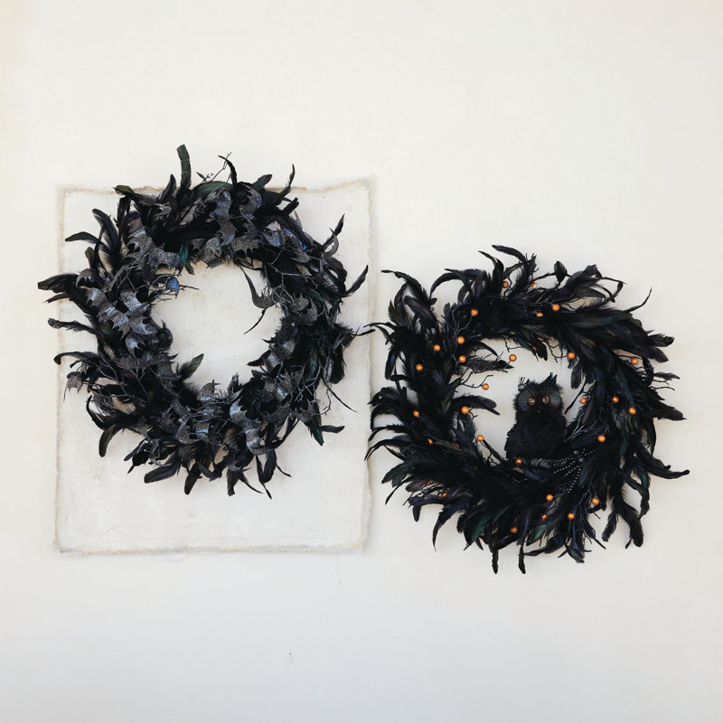 Couronne de plumes ronde avec araignée, hibou et baies scintillantes