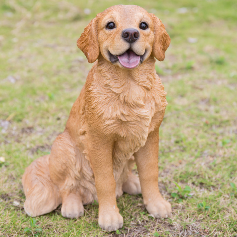 Statue golden retriever assis
