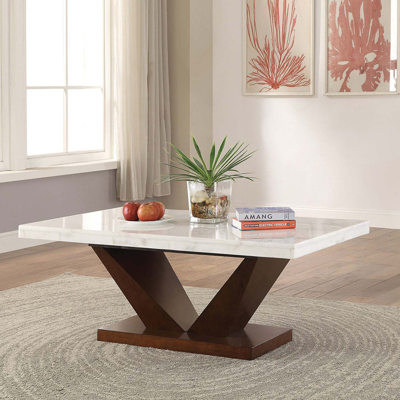 Table rectangulaire avec pieds et tablette à volutes, plateau en marbre naturel blanc et noyer