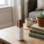 Porte-bougie 9 po fabriqué à la main en marbre blanc et bois d'acacia