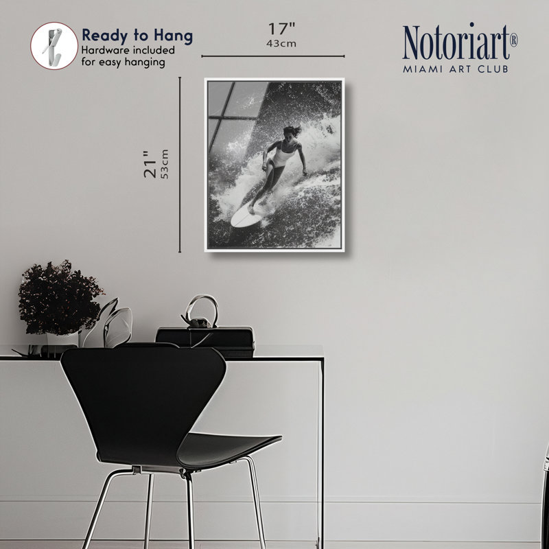 «Lone Surfer I», reproduction d'art encadrée par Notoriart, cadre blanc, 16 x 20, H 21 po x l 17 po, White Frame