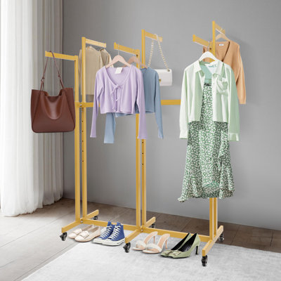 Porte-vêtements avec roulettes