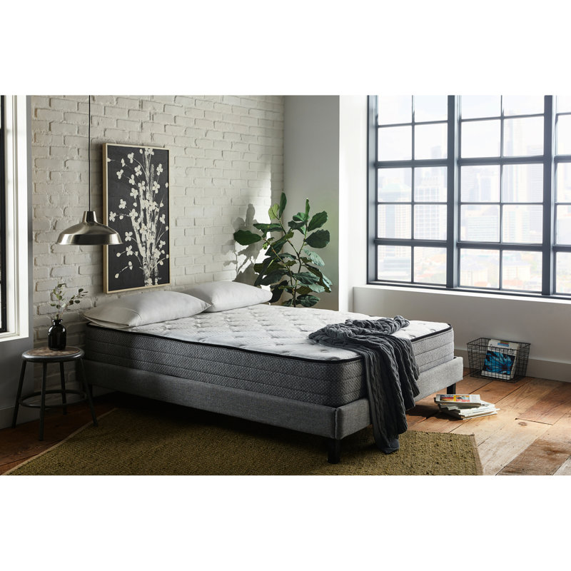 Matelas simple de 10 po avec mousse rafraîchissante et 884 ressorts ensachés pour une nuit de sommeil relaxante