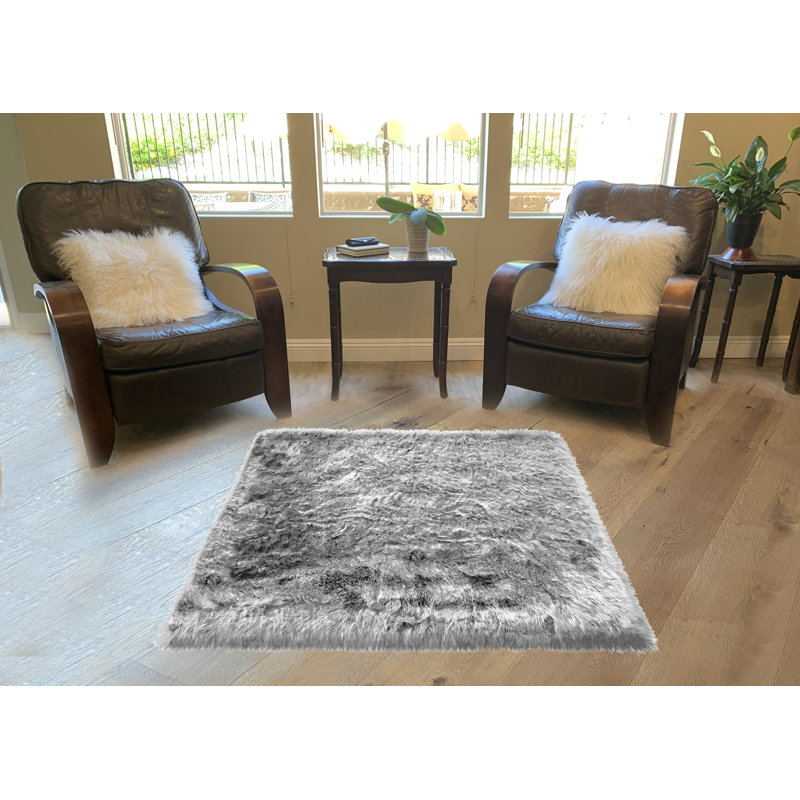 Mar Vista Faux Sheepskin Indoor Rug, Square 4'6"
