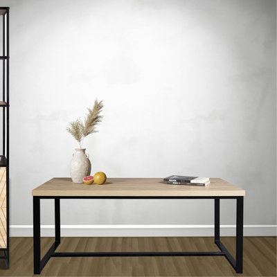 Table basse côtière moderne en bois naturel avec pieds en métal noir - l 39 po x P 14 po x H 31 po, un point focal fonctionnel et un contraste chaleureux, idéal pour la décoration