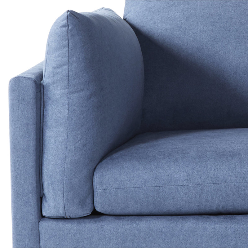 Somptueuse chaise et en bleu marine pour un salon relaxant avec magnifique