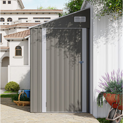 Remise de rangement extérieure à deux tons, porte à charnière simple et toit incliné, structure robuste avec ventilation et film protecteur, remise utilitaire multi-scène, gris foncé