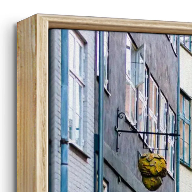 Rue à Copenhague, Cadre flottant en bois naturel, H 43 po x l 29 po