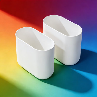 Petite poubelle de salle de bain ovale, ensemble de 2, conception compacte et mince pour salle de bain, chambre à coucher, bureau ou dortoir, poubelle en plastique durable avec couvercle ouvert