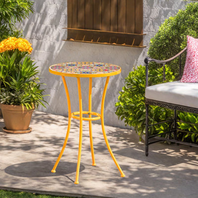Table d'appoint extérieure jaune avec plateau en mosaïque et pieds en métal - Durable, élégant et polyvalent