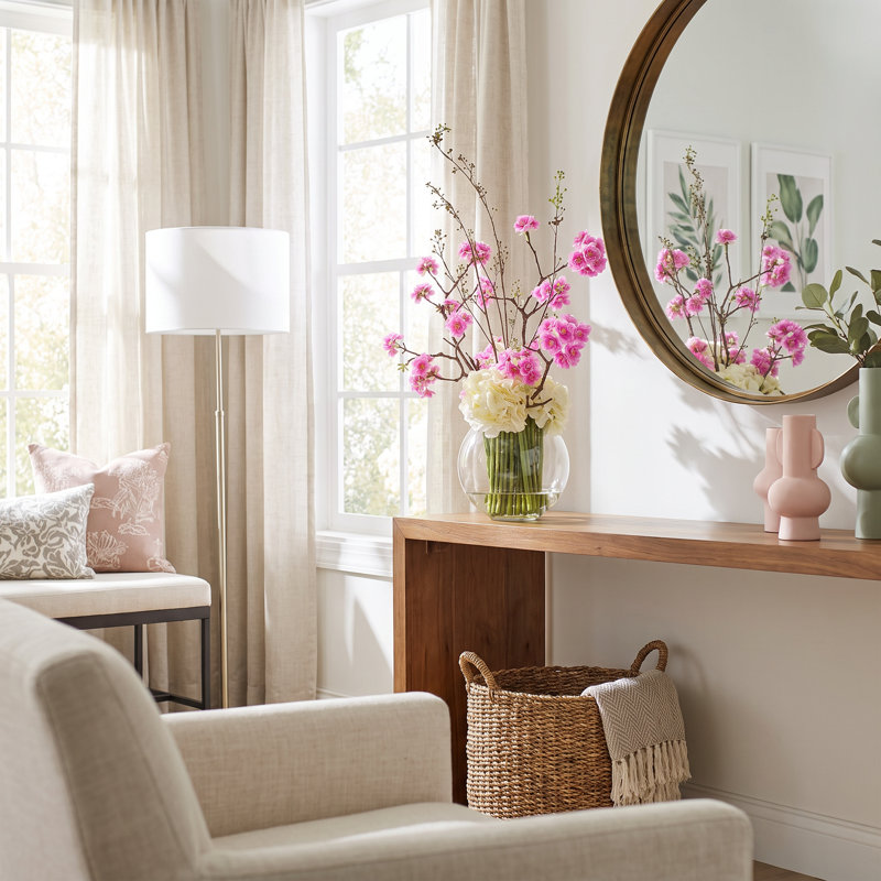 Arrangement de fleurs de cerisier et d'hortensias