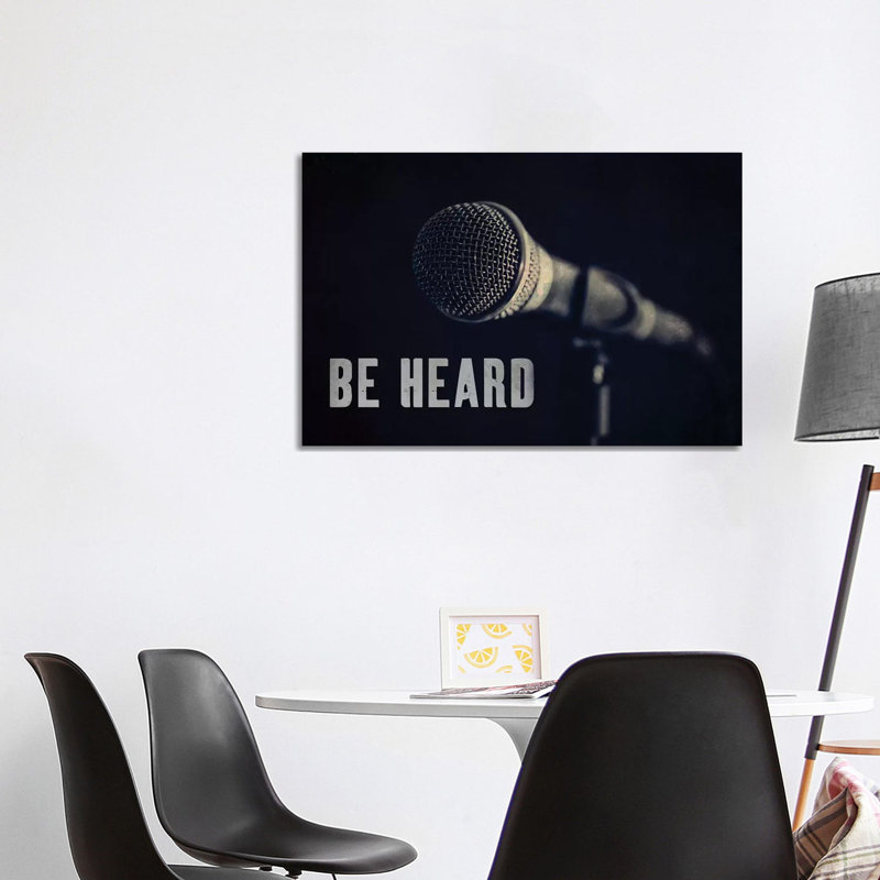 «Be Heard Typographie Microphone» par Tom Quartermaine - impression sur toile tendue, H 26 po x l 40 po x 1,5 po