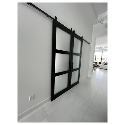 Porte de grange double robuste avec verre dépoli Planum 2132, rail noir mat de 4 m (13 pi), porte intérieure moderne à panneaux pleins - 162,5 cm x 203 cm (2 x 81 cm x 203 cm) - Rail noir
