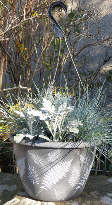 Beckles Hanging Planter, Black/White