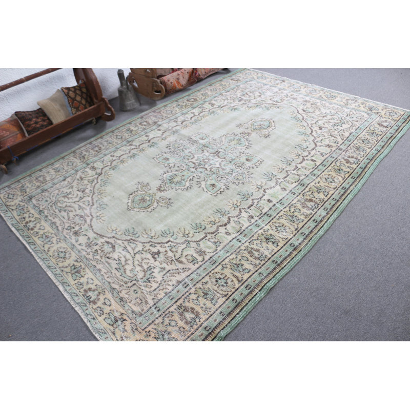 Grand tapis vert en laine pour votre salon avec un design turc antique