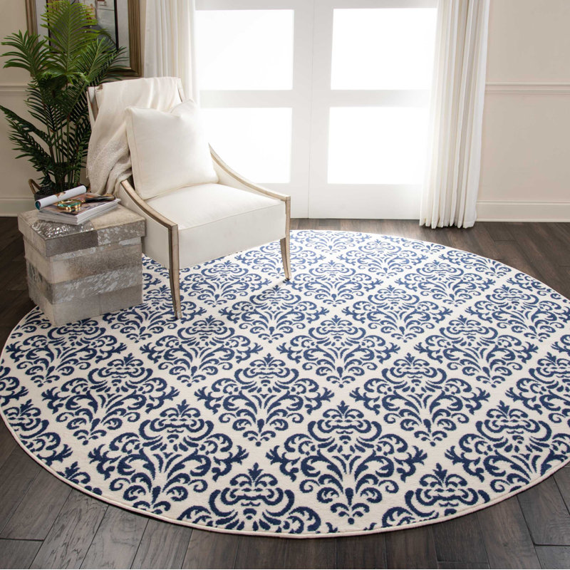 Tapis blanc et bleu marine avec motif floral damassé, Rond 5 pi 3 po