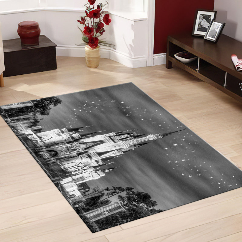 Elegant Floral Printed Rug with Soft Non Woven Material Ideal for Enhancing Room Decor and Comfort Underfoot