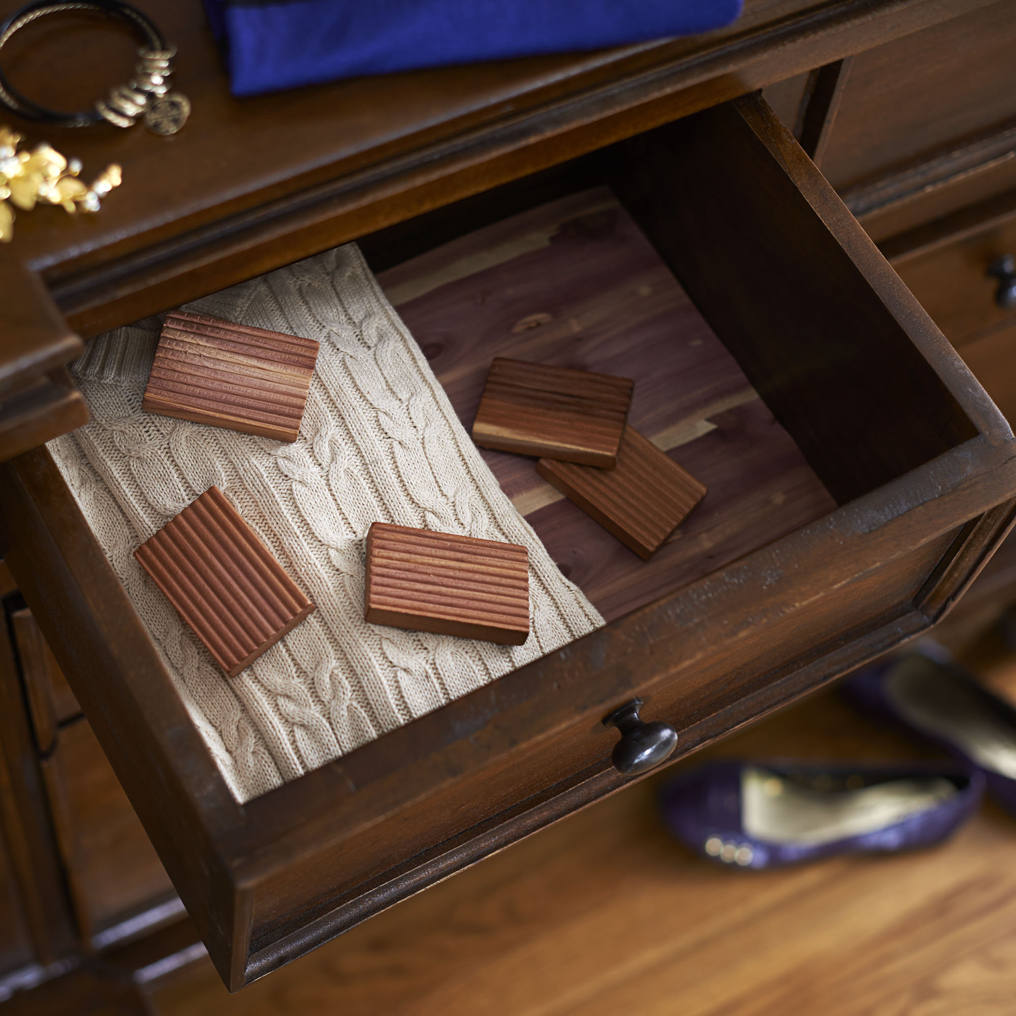 Symple Stuff Vislobokov Cedar Fresh Cedar Blocks, Solid Redwood Cedar ...