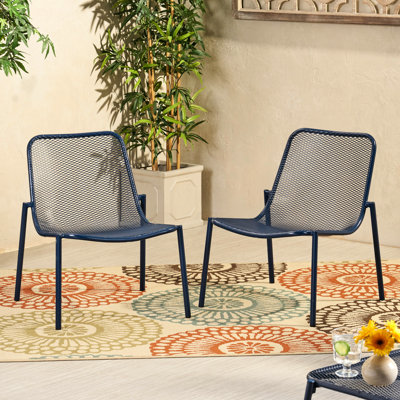 Ensemble de 2 chaises empilables, fer bleu marine mat, finitions artisanales, 66 x 55 x 66 cm, hauteur du siège 46 x 50 x 32 cm (paire), matériau : fer bleu, caractéristiques artisanales, profondeur x largeur x hauteur, P x L x H